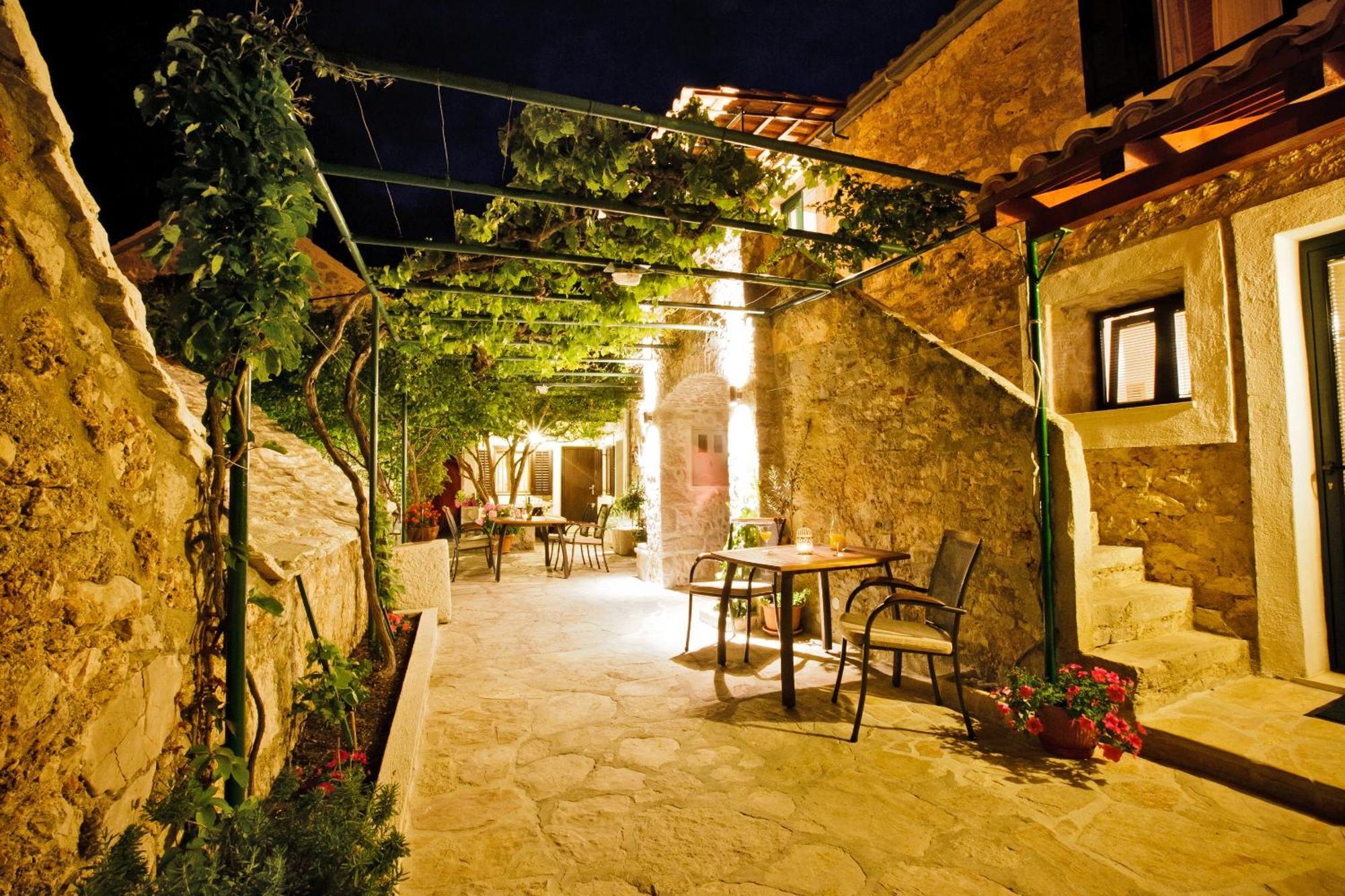 Paradise Stone Apartments Bol Zewnętrze zdjęcie